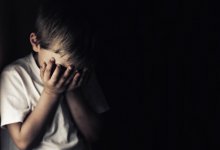 Павлодарка выбросила детей из окна: с кем останется семилетний мальчик