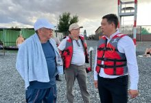 Депутат Мажилиса ознакомился с ситуацией на побережье Алаколя