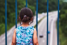 "Топит в ведре, бьет по лицу": житель Актау заявил о жестоком обращении с его детьми