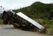Фура перевернулась на трассе в Жетысу