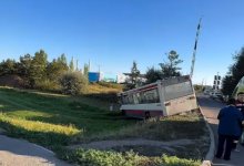 Автобус с пассажирами съехал в кювет в Астане (ВИДЕО)