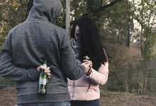 Мужчина и женщина устроили драку на улице в Кокшетау