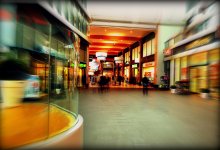 Эвакуация людей произошла в ТЦ Караганды из-за подозрительного предмета (ВИДЕО)