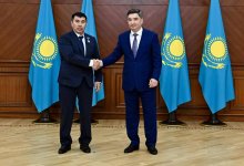 В преддверии Дня шахтера специалистов и ветеранов отрасли наградили от имени президента