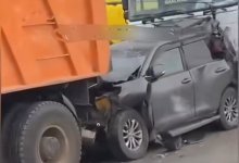 Автомобиль зажало между двумя грузовиками в Астане (ВИДЕО)