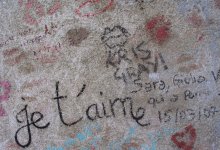 Семья из Караганды разрисовала горы Каркаралинска (ВИДЕО)