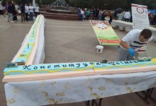 Торт длиной 30 метров приготовили в Усть-Каменогорске