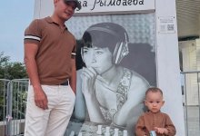 Али Окапов показал фото с сыном на фоне билборда с Рымбаевой