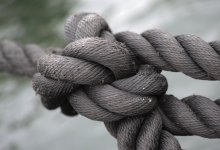 Казахстанку задержали в аэропорту Омана: ее спасали от рабства