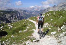 Велосипедист получил травмы в горах близ Алматы