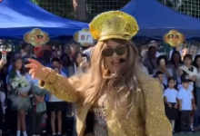 Учительница в образе Дженнифер Лопес произвела фурор в Алматы