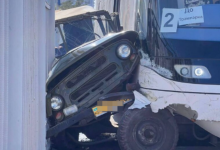 Трамвай смял УАЗ в Темиртау