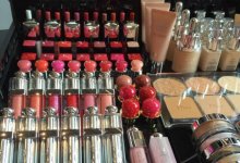 На 196 тыс. тенге оштрафовали женщину за макияж памятнику в Астане