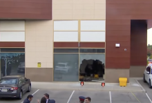 Автомобиль врезался в детский сад в Канаде (ВИДЕО)