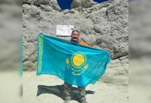 Флаг Республики Казахстан побывал на самой высокой точке Ближнего Востока