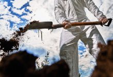 Чемпионат по рытью могил прошел в Венгрии