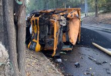 Грузовик на скорости снес газовую опору в Алматы (ВИДЕО)