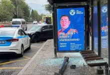 Автомобиль въехал в остановку в центре Алматы