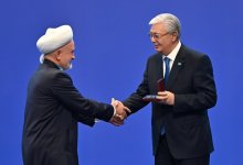 Токаев наградил религиозных лидеров со всего мира