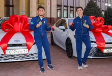 Братья Сабырхан получили подарки от акима Шымкента