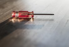 Мужчина забил отверткой знакомую в квартире