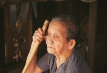 Играл головой, как с мячом: внук обезглавил бабушку