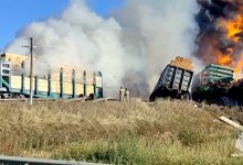 18 вагонов с бензином сошли с рельсов при ДТП с грузовиком в России