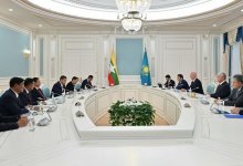 Токаев провел переговоры с и.о. президента Мьянмы в Астане