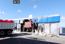 Грузовик врезался в АЗС в Костанайской области