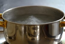 Кипятком облил лицо отчим 15-летней девочке