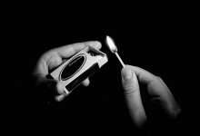 Мужчина облил женщину бензином и поджег