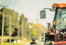 Трактор столкнулся с Chevrolet Cobalt в Караганде (ВИДЕО)