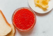 На север Казахстана пытались завезти 20 кг сомнительной красной икры