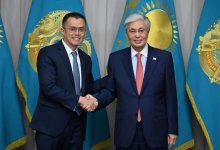 Токаев провел встречу с основателем Binance