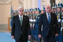 Президента Венгрии торжественно встретили в Акорде