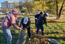Парки и дороги очистили в рамках акции "Таза бейсенбі" в регионах Казахстана