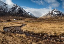 Юные мотоциклисты застряли в грязи в горах Жетысуской области (ВИДЕО)