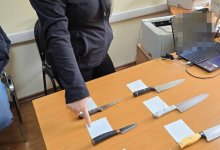 Женщина воткнула нож в живот мужчине, чтобы он не ушел в гости