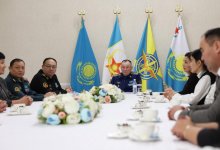 Министр обороны поздравил и наградил педагогов военных колледжей