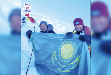 Флаг Казахстана подняли на восьмитысячник в Гималаях