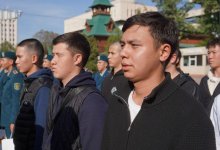 30 призывников из Алматы отправились служить в Десантно-штурмовые войска