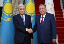 Токаев пожелал Эмомали Рахмону успехов на саммитах