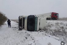 На трассе Щарбакты – Павлодар перевернулась фура