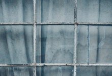 Павлодарка выбросила детей из окна: женщину принудительно поместили в спецучреждение