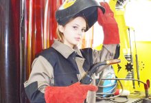 Как студентка из Тараза ломает "мужской" стереотип о сварочном деле