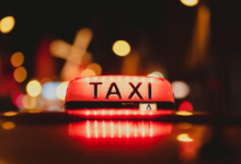 Казахстанская блогерша высмеяла слабослышащего таксиста, чем разгневала Казнет