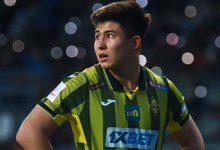 Фанат выбежал на поле во время матча ради фото с Дастаном Сатпаевым в Петропавловске (ВИДЕО)