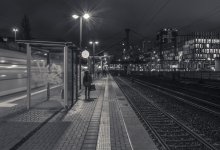 Тело женщины нашли за остановкой в СКО