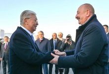 Токаев лично встретил президента Азербайджана в аэропорту Астаны
