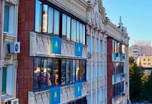 Около 1000 государственных флагов вывесили на балконах жители Астаны